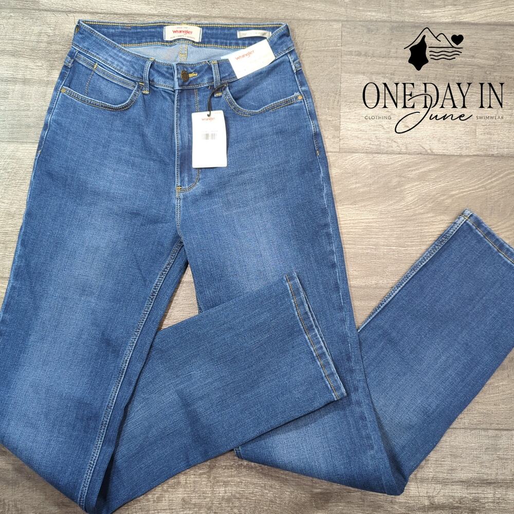 Wrangler High Rise True Straigh Jeans Size 4T (27X34)
